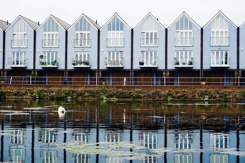 cookie-cutter UK homes