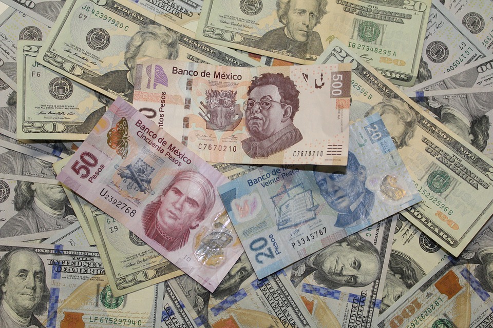 full-frame variety of US dollars and MX pesos
