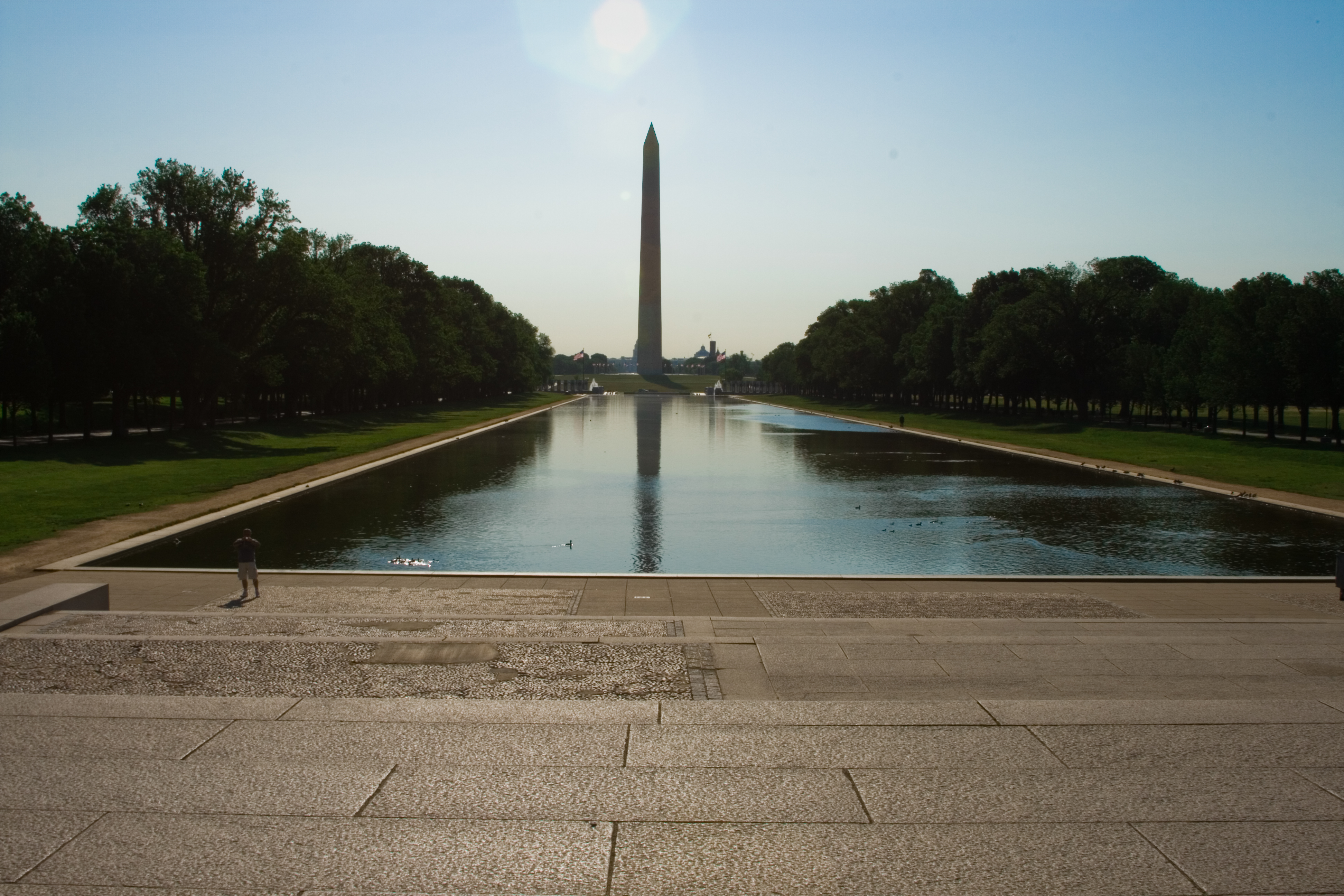 Photo of full Washington Monument.