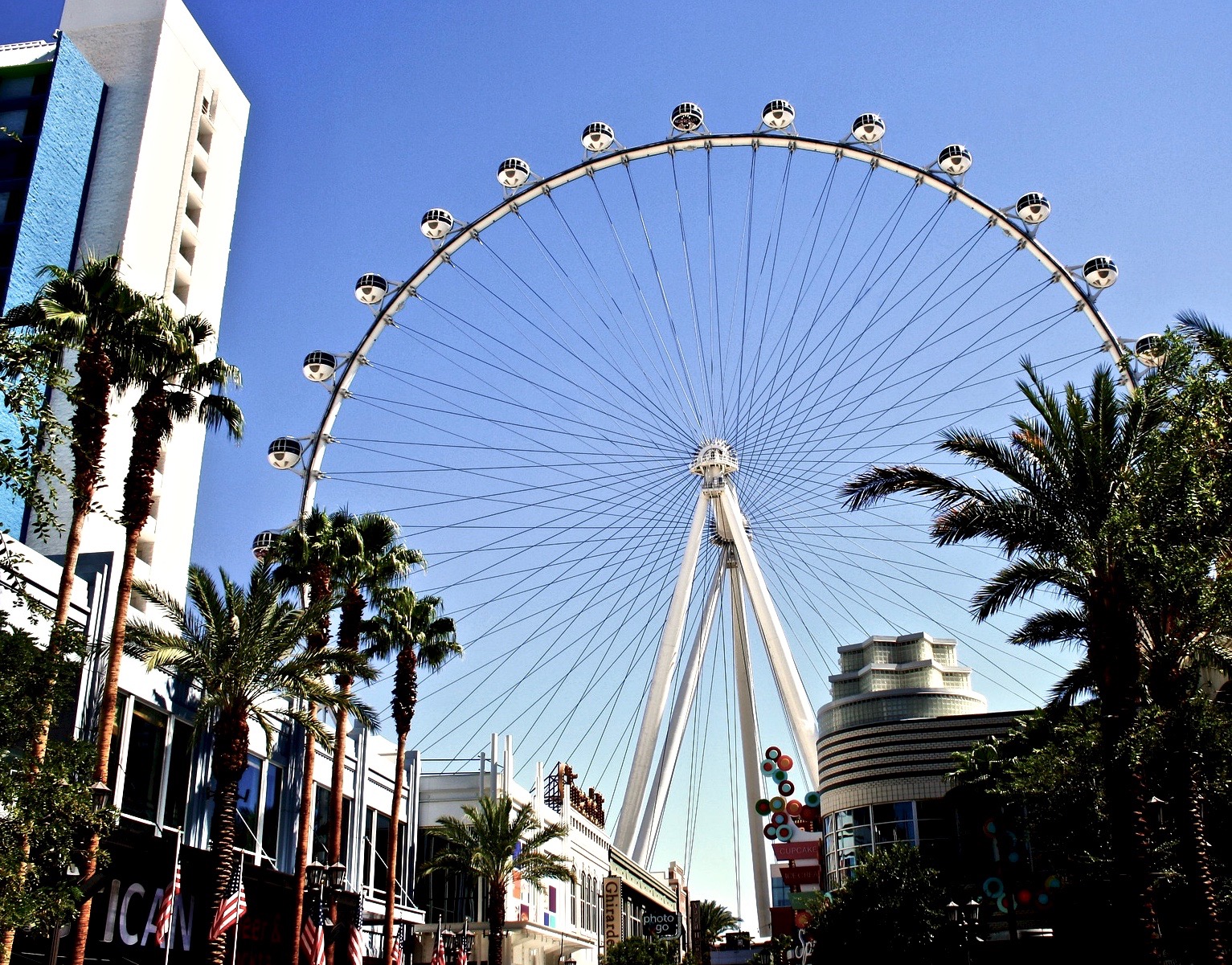 A photograph of a large Ferris wheel
