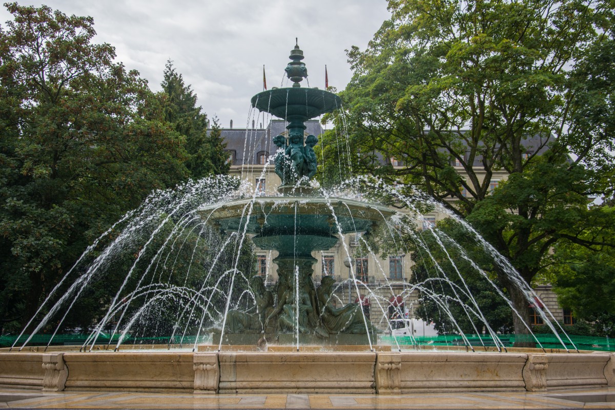 A photo of a fountain.